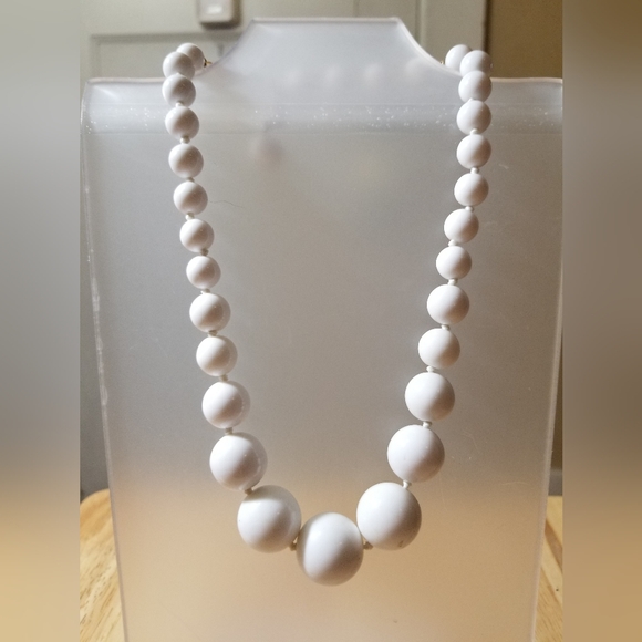 Vintage White Necklace Japan with Earrings - Picture 2 of 6